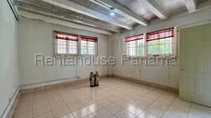 Venta de Casa con 429m2 en Albrook 26-4110SR