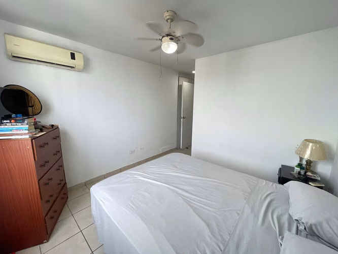 Vendo Apartamento en PH Plaza Valencia Via España