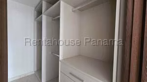 Venta de Apartamento con 226m2 en Costa del Este PH Costa Bianca 26-2909SR