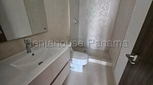Venta de Apartamento con 226m2 en Costa del Este PH Costa Bianca 26-2909SR
