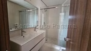 Venta de Apartamento con 226m2 en Costa del Este PH Costa Bianca 26-2909SR
