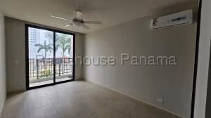 Venta de Apartamento con 226m2 en Costa del Este PH Costa Bianca 26-2909SR