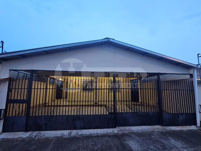 Venta de Casa en Urb. Santa Bárbara, Santa Ana Los santos