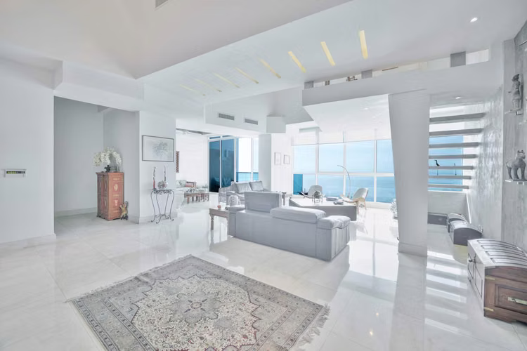 SE VENDE BELLO APARTAMENTO EN PRIMERA LÍNEA DE COSTA DEL ESTE