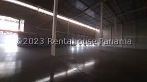 Venta de Galera  con 370m2 en Zona Franca  PanaPark 26-2153SR