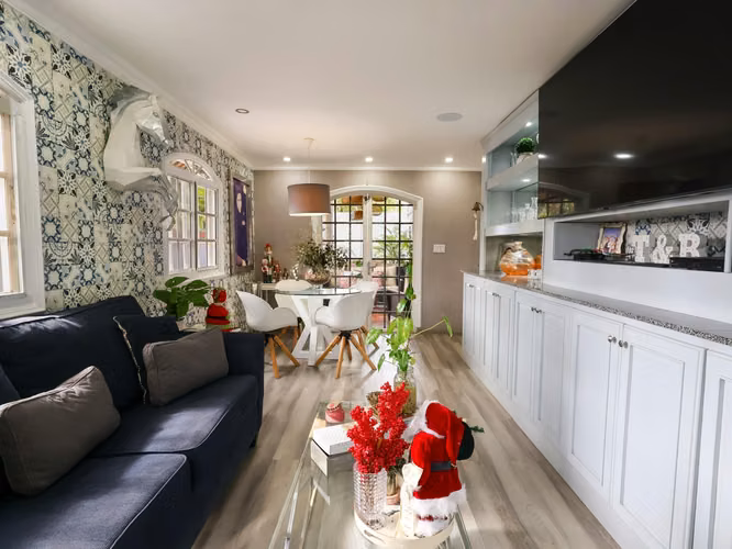 Venta de casa de 2 niveles en Altos de Panamá
