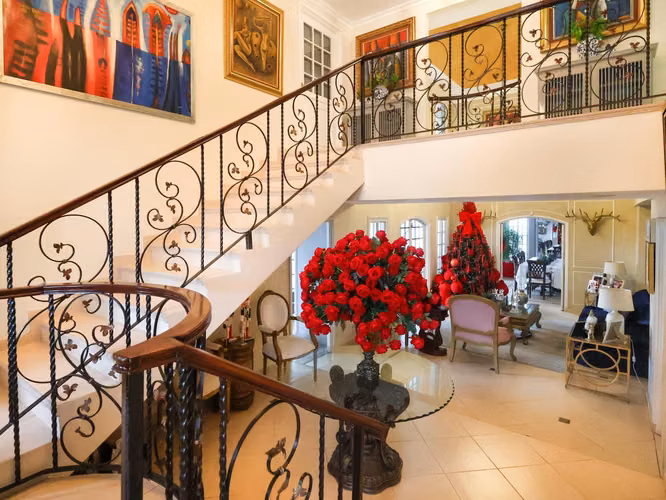 Venta de casa de 2 niveles en Altos de Panamá