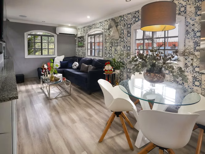 Venta de casa de 2 niveles en Altos de Panamá