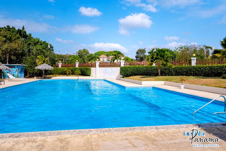 Apartamento de 2 Recámaras 2 Baños en Coronado Golf Panamá