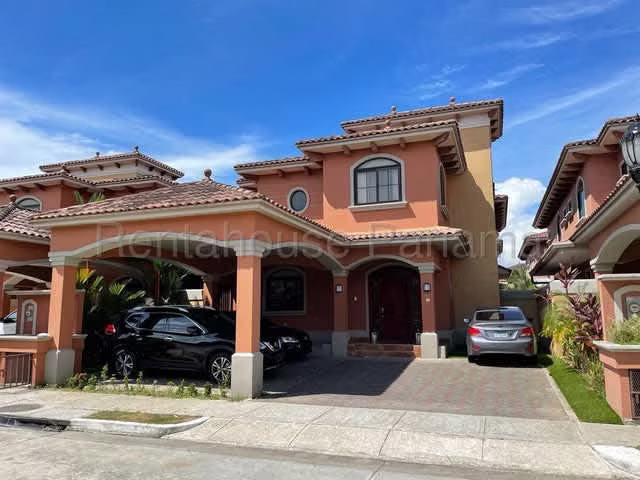 Casa duplex en venta PH El Doral Costa Sur JG
