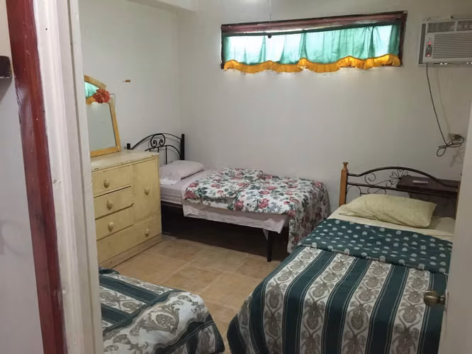 CASA EN LA GUAIRA, PORTOBELO -  FRENTE AL MAR