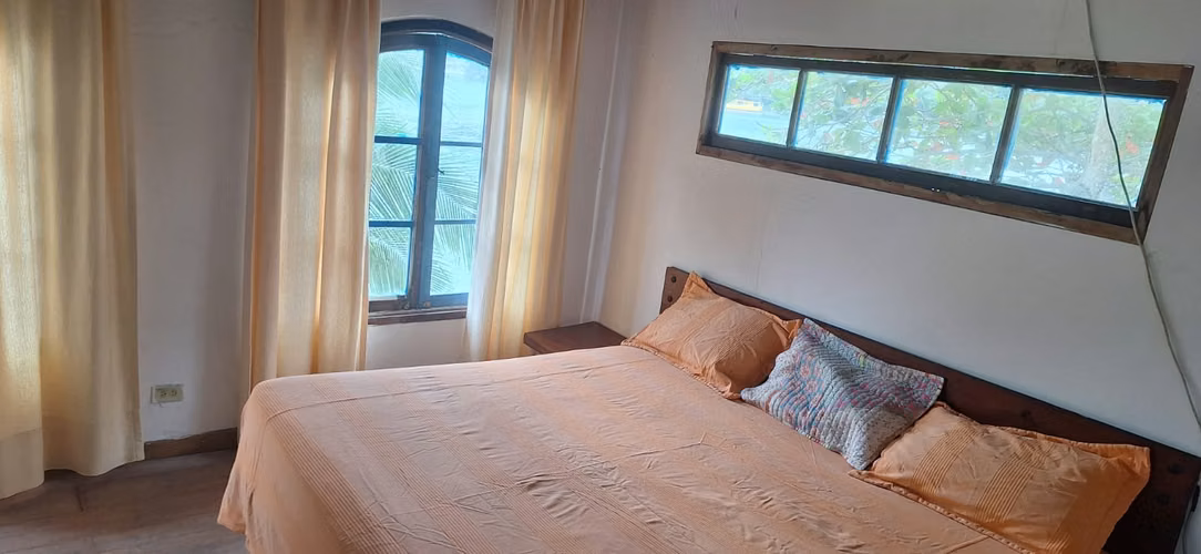 CASA EN LA GUAIRA, PORTOBELO -  FRENTE AL MAR