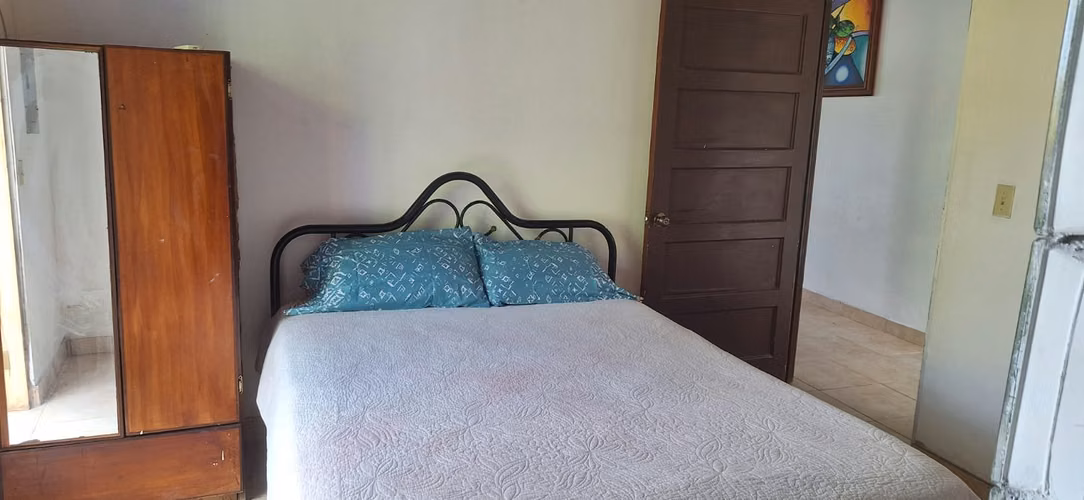 CASA EN LA GUAIRA, PORTOBELO -  FRENTE AL MAR