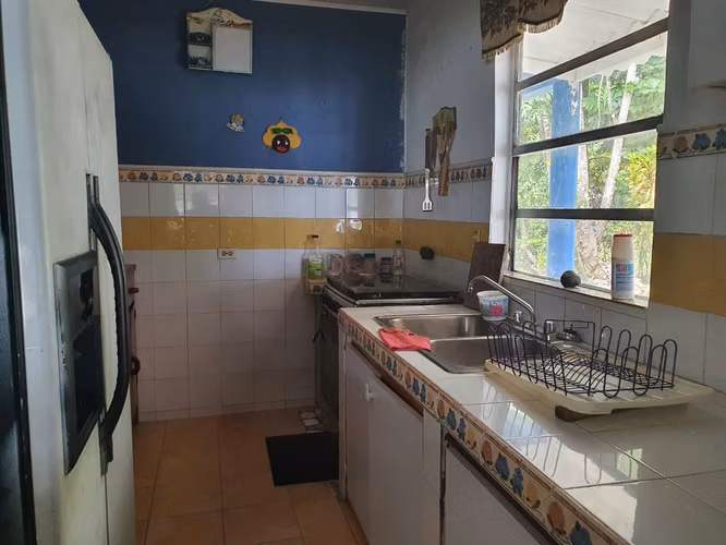 CASA EN LA GUAIRA, PORTOBELO -  FRENTE AL MAR