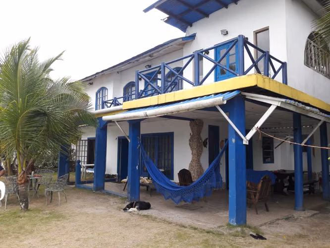 CASA EN LA GUAIRA, PORTOBELO -  FRENTE AL MAR