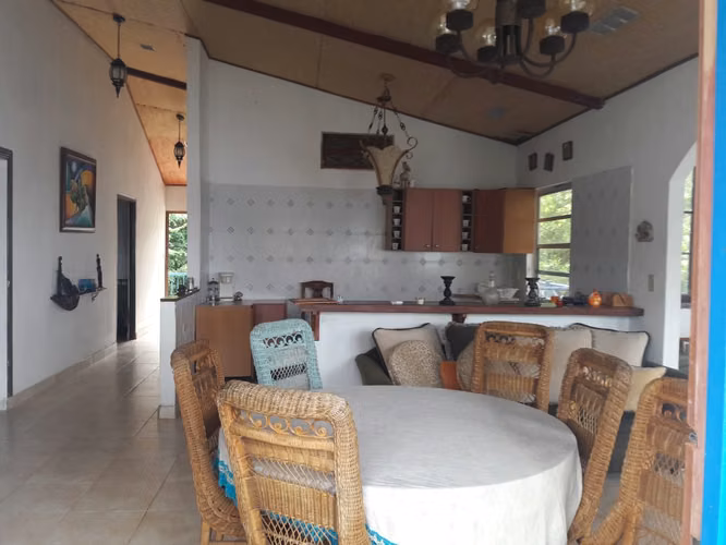 CASA EN LA GUAIRA, PORTOBELO -  FRENTE AL MAR