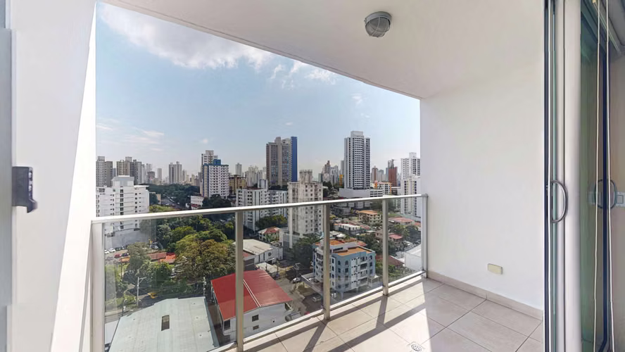 Venta de iluminado apartamento con vista a la ciudad en Midpark at Carrasquilla