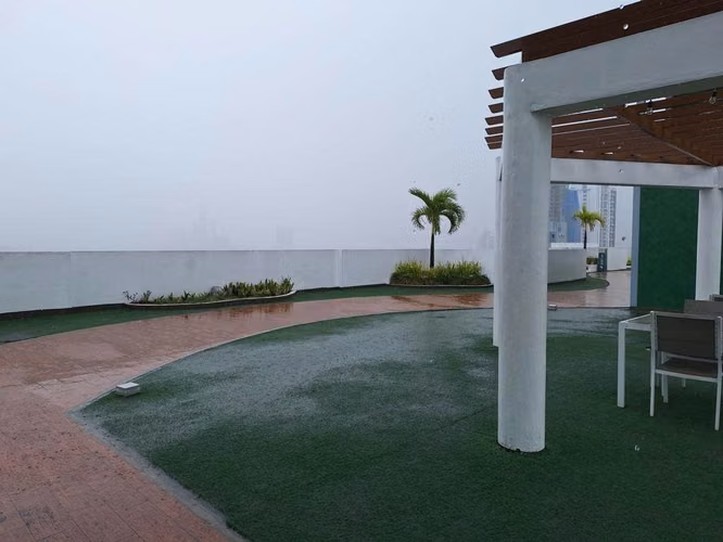 Venta de iluminado apartamento con vista a la ciudad en Midpark at Carrasquilla