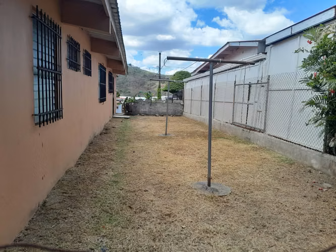 Se Alquila Casa en Urbanizacion Campo Verde