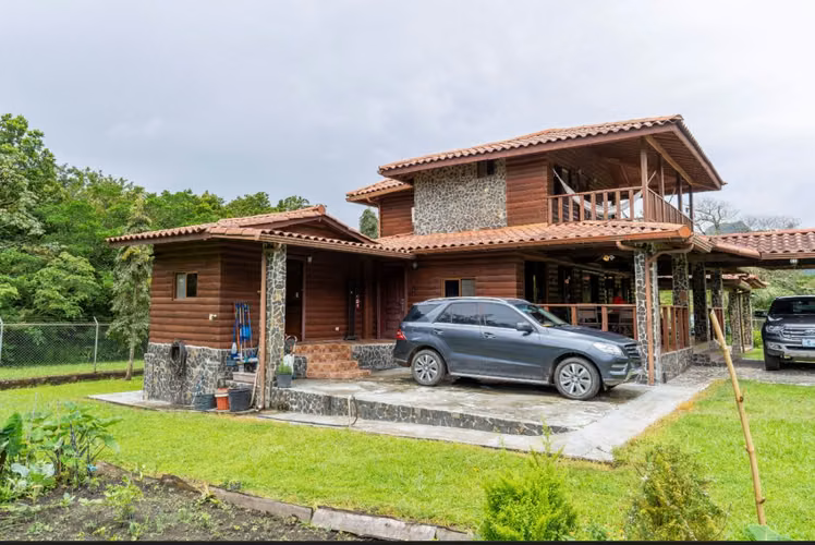 Casa en El Valle de Antón 3 Recámaras 5 Baños Amplio Lote