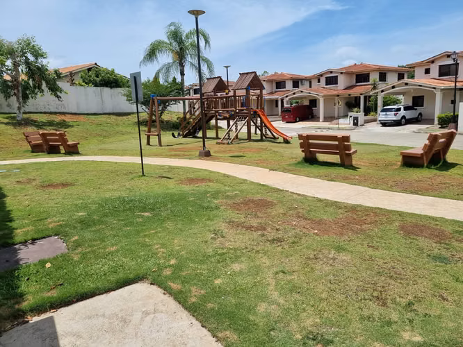 VENTA CASA REMODELADA COSTA VERDE - 157m2