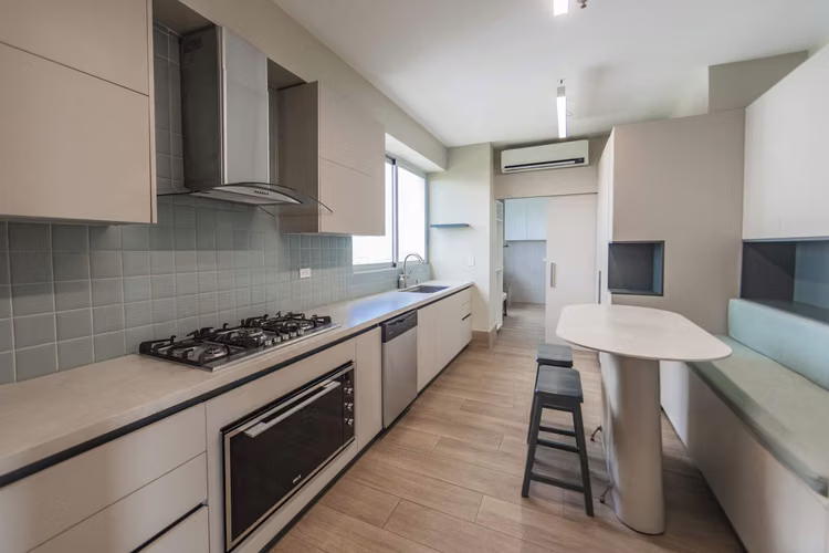 Park 1 • Vista directa al Parque Omar • 1 apartamento por piso en Altos del Golf