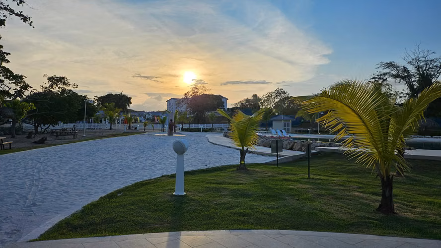Vendo linda casa  a estrenar en playa dorada