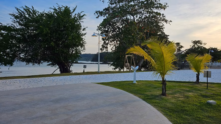 Vendo linda casa  a estrenar en playa dorada