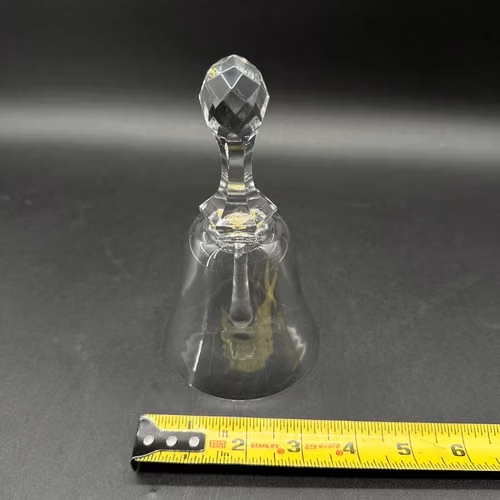 Campana Baccarat Matines de cristal transparente: firmada, elegancia de cristal tallado
