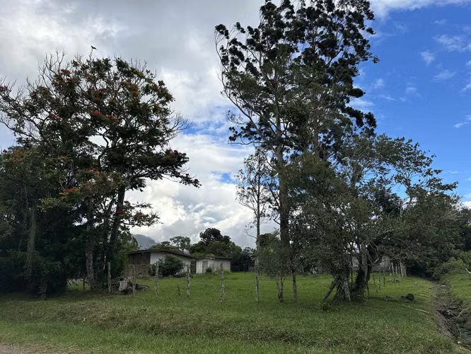 SE VENDE LOTE DE ESQUINA A POCOS METROS DE LA VÍA PRINCIPAL DE VOLCÁN