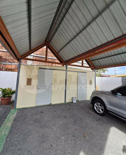 Venta de casa con muro perimetral en Residencial El Mesón, Chitré