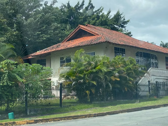 EN VENTA CASA EN ALBROOK