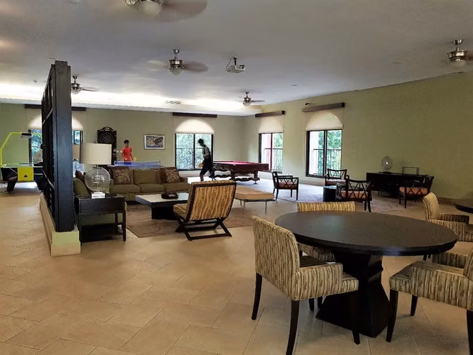 Clayton, Venta de Casa Unifamiliar en Embassy Club con amplia terraza