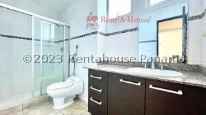 Venta de Apartamento con 235m2 en Punta Pacifica PH Pacific Sea 25-4227SR