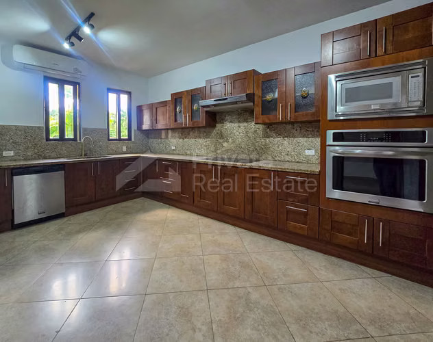 VENTA DE APARTAMENTO EN PH EMBASSY CLUB EN CLAYTON