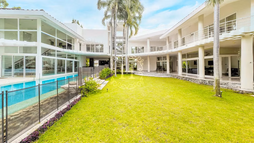 Moderno Oasis en la Riviera Pacifica en la Comunidad Cerrada Más Exclusiva de Punta Barco