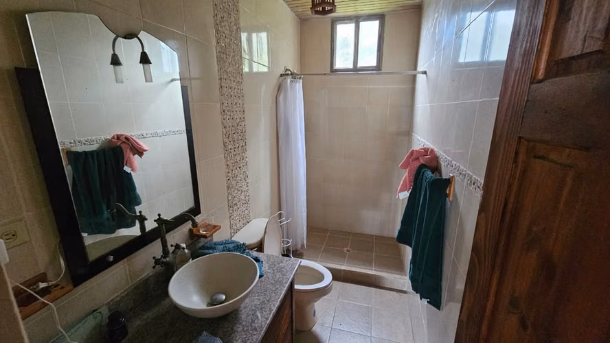 Casa Estilo Chalet en Venta en Altos del María, Panamá | 3 Recámaras | Vistas Espectaculares
