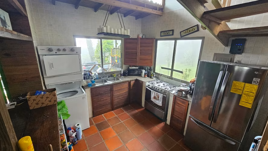 Casa Estilo Chalet en Venta en Altos del María, Panamá | 3 Recámaras | Vistas Espectaculares