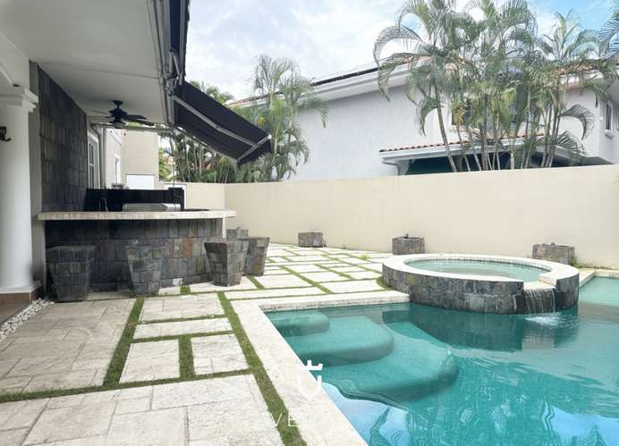 Casa con piscina en venta en Residencial Costa de las Perlas, COSTA DEL ESTE (BO)