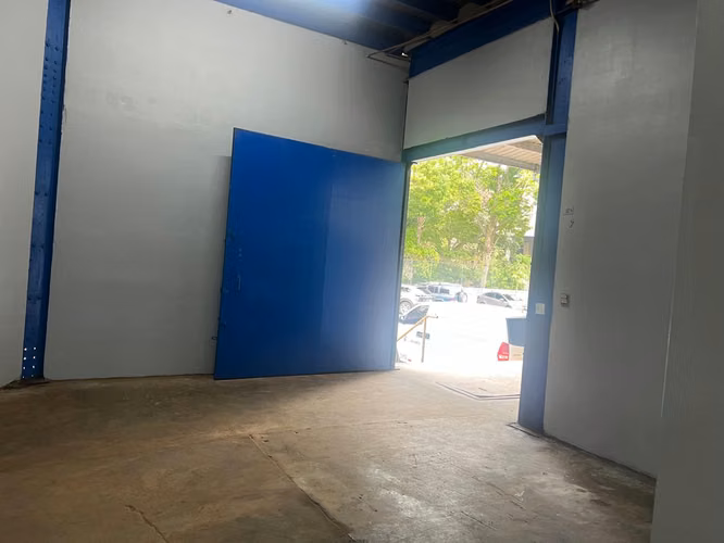SE ALQUILA 2  CENTRICA  BODEGA  DE 800.36 m2  aproximadamente