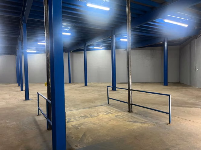 SE ALQUILA 2  CENTRICA  BODEGA  DE 800.36 m2  aproximadamente
