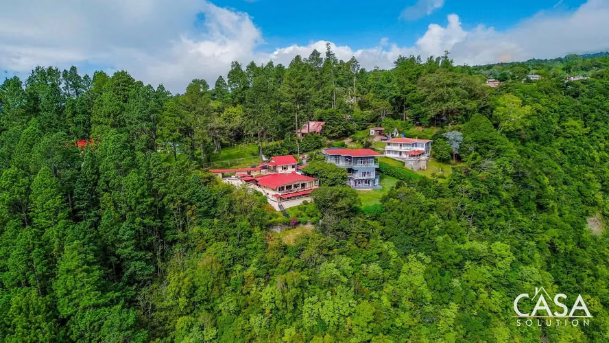 Excelente Propiedad de inversion con 3 Apartamentos En Volcancito Boquete