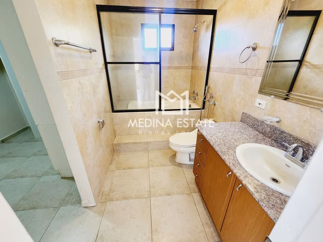 Venta – RESIDENCIA CON LÍNEA BLANCA EN CLAYTON VILLAGE 3 HABITACIONES