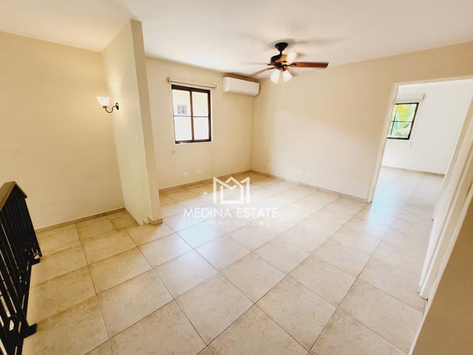 Venta – RESIDENCIA CON LÍNEA BLANCA EN CLAYTON VILLAGE 3 HABITACIONES