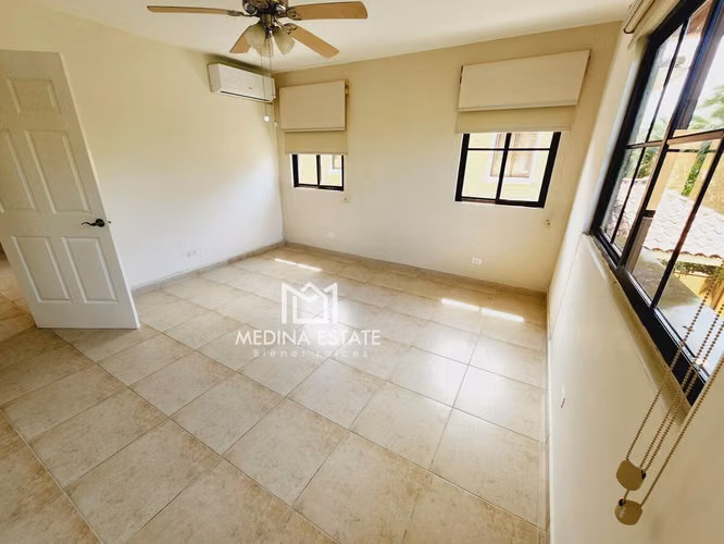Venta – RESIDENCIA CON LÍNEA BLANCA EN CLAYTON VILLAGE 3 HABITACIONES