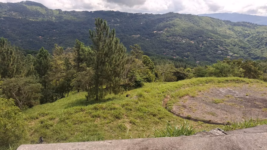 Casa-Terreno en Altos el Maria