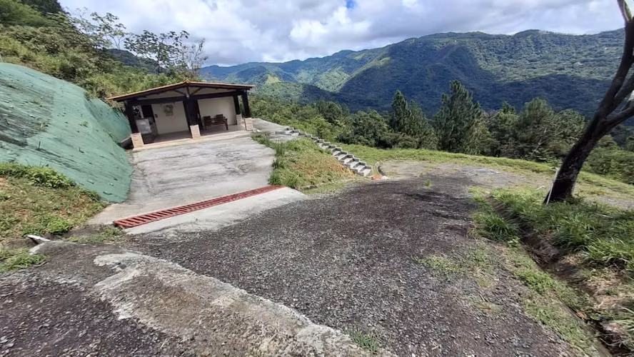 Casa-Terreno en Altos el Maria