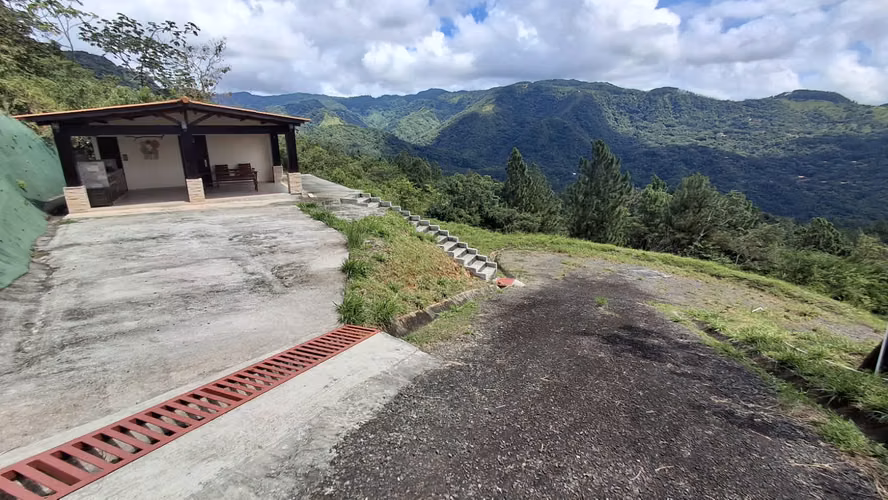 Casa-Terreno en Altos el Maria