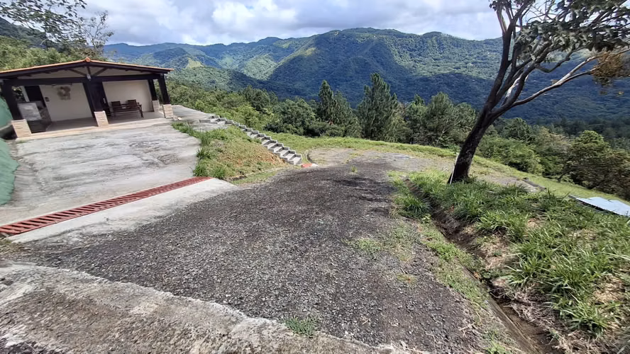 Casa-Terreno en Altos el Maria
