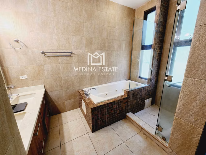 VENDO – ESPECTACULAR CASA FAMILIAR EN CLAYTON EMBASSY CLUB  4 RECÁMARAS